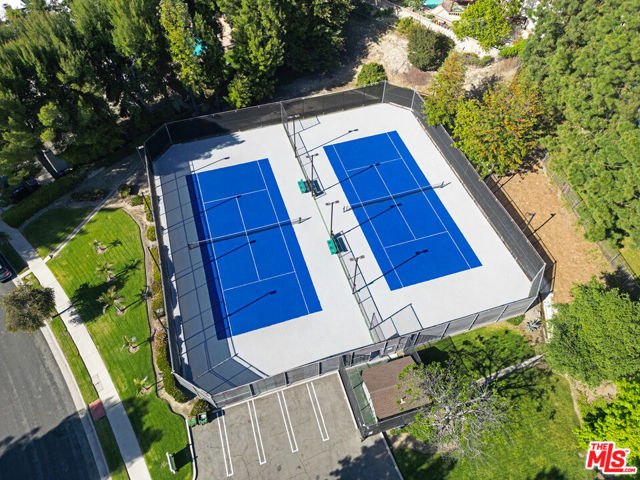 18141 Green Meadow Drive, Encino CA: https://media.crmls.org/mediaz/044e6e8c-e23c-4c0c-b7dc-c5d7270dd83e.jpg