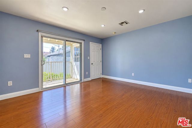 512 East Tujunga Avenue photo 22