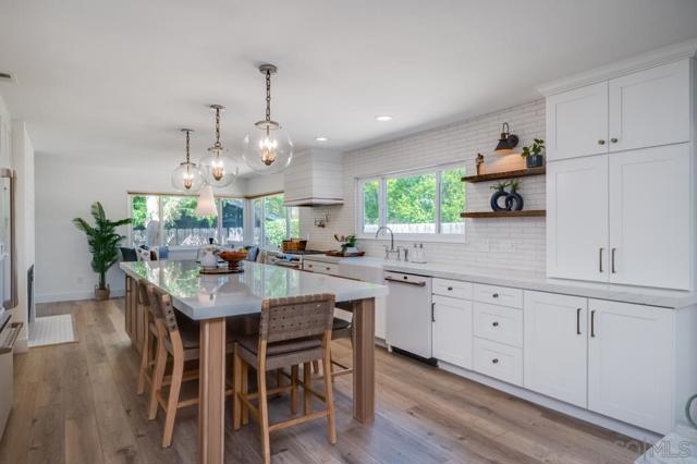 7634 Flag Lake, San Diego CA: https://media.crmls.org/mediaz/044e8ff7-4dbe-42f5-b0ac-a0007c01b5cb.jpg