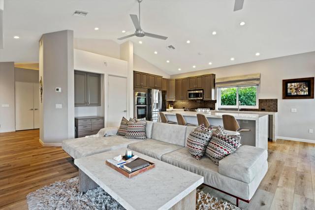 73112 Bel Air, Palm Desert CA: https://media.crmls.org/mediaz/044ea820-bdb6-49f7-957a-ec6513157c43.jpg