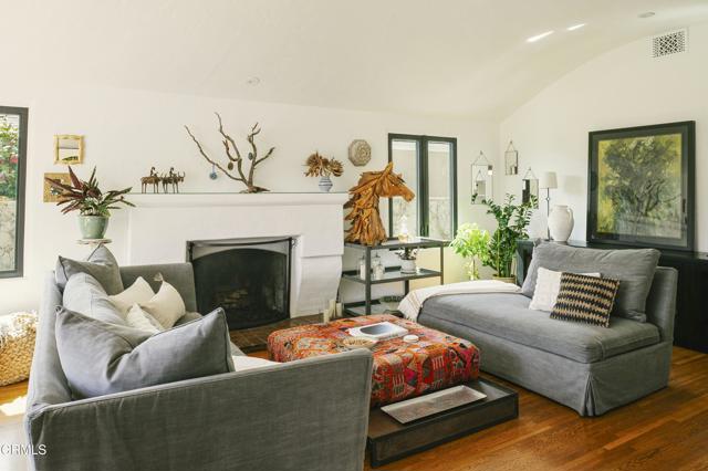1241 Solita Road, Pasadena CA: https://media.crmls.org/mediaz/044ec608-a57f-4726-9a35-a8e4a723f147.jpg
