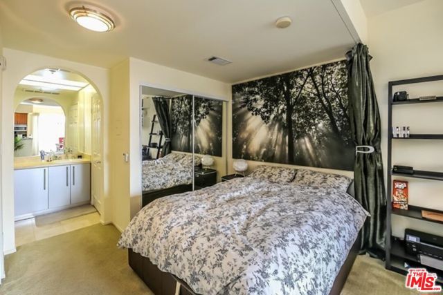 620 S Gramercy Place, Los Angeles CA: https://media.crmls.org/mediaz/044ee4df-5d2f-46f0-a3cc-39e6216e741d.jpg