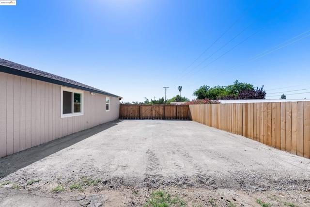 3393 Gateway Rd, Bethel Island CA: https://media.crmls.org/mediaz/044f4192-a78f-4622-a97c-2ead3ac8c309.jpg