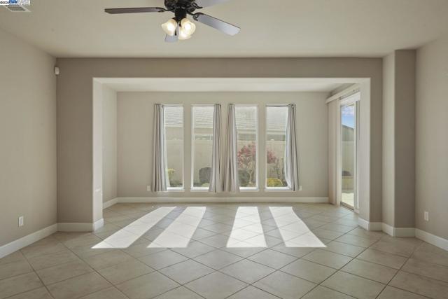 2961 Clear Point Way, Manteca CA: https://media.crmls.org/mediaz/044f5df6-7447-4efc-b85b-27c7728941e4.jpg