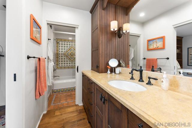 7344 Olivetas Ave, La Jolla CA: https://media.crmls.org/mediaz/044fa4bc-ab86-4aa8-96a9-449677c52401.jpg