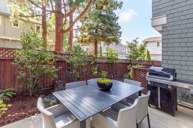 207 Pearl Lane, Menlo Park CA: https://media.crmls.org/mediaz/044fec17-fe27-40ef-aff1-c6a1c447754c.jpg