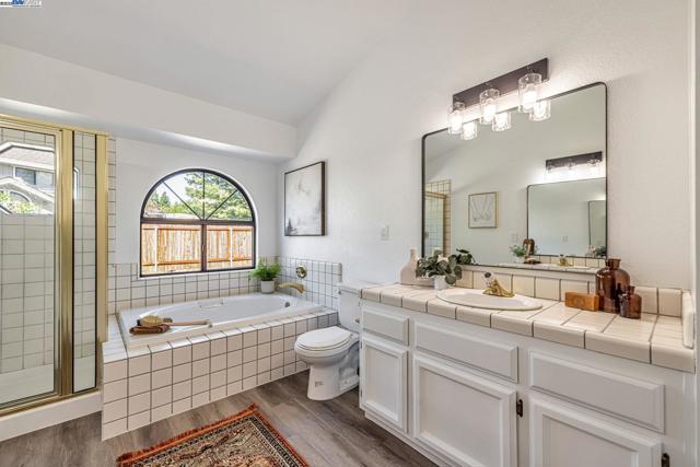 1070 Porter Dr, Roseville CA: https://media.crmls.org/mediaz/044fecda-532d-4909-87aa-f77596a70f8e.jpg
