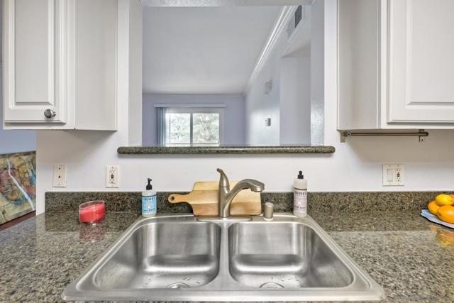 12007 Alta Carmel Ct, San Diego CA: https://media.crmls.org/mediaz/0450b337-ad06-455b-85e9-28aa9ead0072.jpg