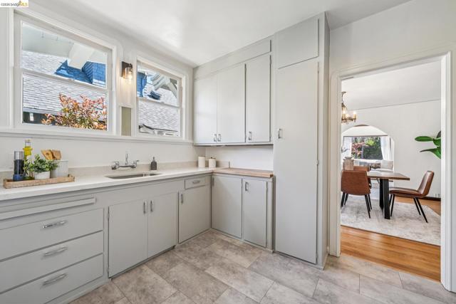 21 Portsmouth Road, Piedmont CA: https://media.crmls.org/mediaz/0450c475-4bac-4341-bce1-d7b94fdb19e8.jpg