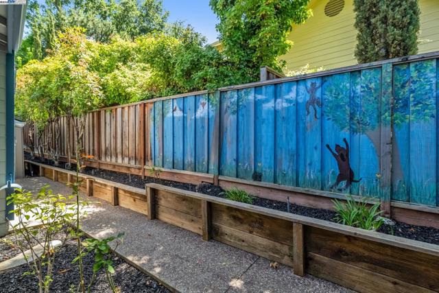 208 Heritage Ln, Pleasanton CA: https://media.crmls.org/mediaz/0450e18f-5916-48bd-8ac5-16ec0de6ba16.jpg