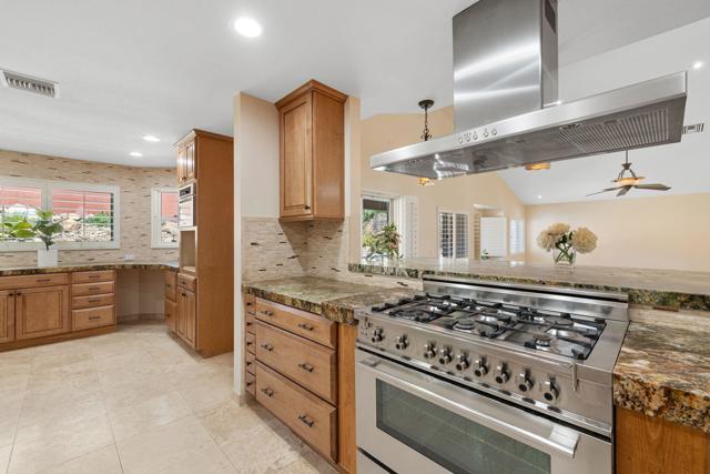 39165 Regency Way, Palm Desert CA: https://media.crmls.org/mediaz/04512220-99b2-4828-a1ad-3f213c333aeb.jpg