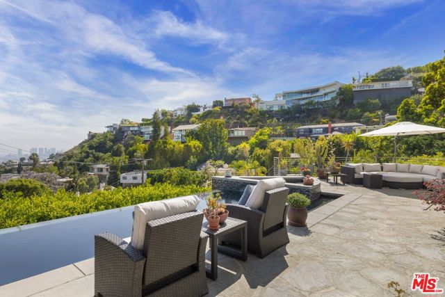 1573 Sunset Plaza Drive, Los Angeles CA: https://media.crmls.org/mediaz/04513571-0e01-4642-869c-34a0ad24f661.jpg