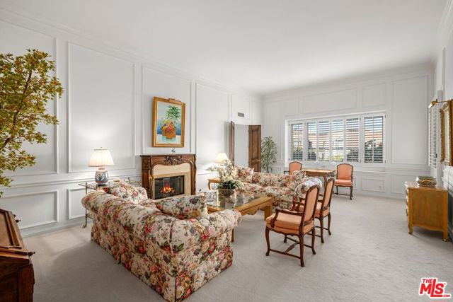 10114 Empyrean Way, Los Angeles CA: https://media.crmls.org/mediaz/04516ef0-0298-4408-ba02-66271cd48ab9.jpg