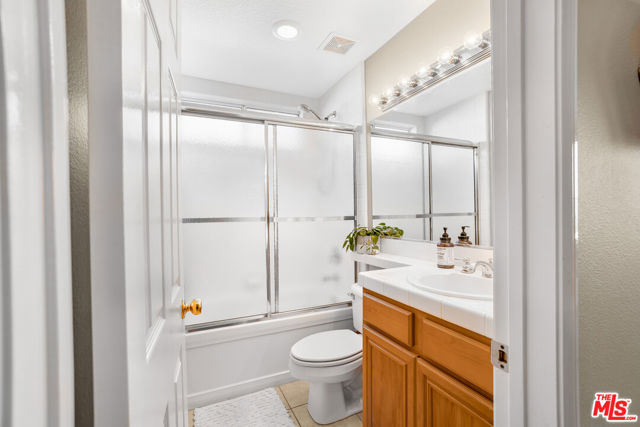 28804 Sugar Bliss Place, Santa Clarita CA: https://media.crmls.org/mediaz/0451e732-fae7-472f-be5b-07e22dc76155.jpg