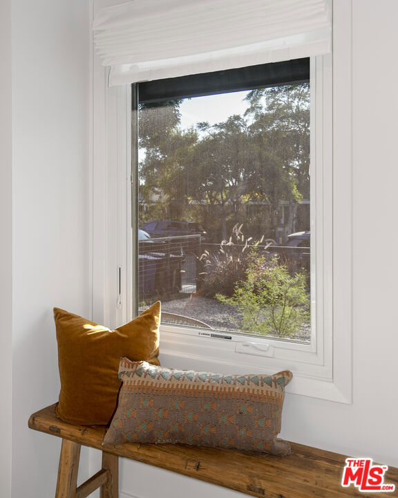 3744 Redwood Avenue, Los Angeles CA: https://media.crmls.org/mediaz/04522e99-adb0-43b0-ac9e-1146f7f595fd.jpg