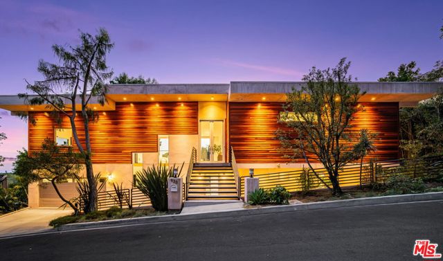 933 Bluegrass Lane, Los Angeles CA: https://media.crmls.org/mediaz/0452715d-28f3-47f3-8d5d-e1ad74fb6ac3.jpg