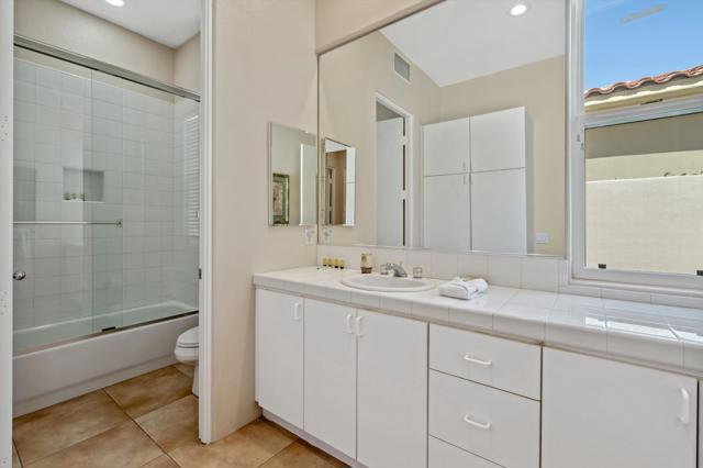 80788 Hermitage, La Quinta CA: https://media.crmls.org/mediaz/045274dd-567e-45b5-8b48-d4792f74fe07.jpg