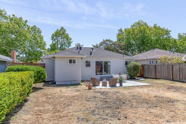1327 Madera Avenue, Menlo Park CA: https://media.crmls.org/mediaz/0452a0f7-f6b1-4c3c-af3b-8c47c106dfba.jpg