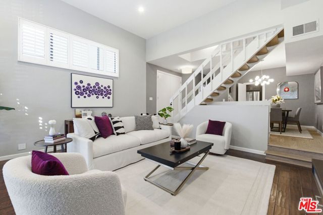 1013 16th Street, Santa Monica CA: https://media.crmls.org/mediaz/04530af1-cef8-4569-9954-1242f30feaea.jpg