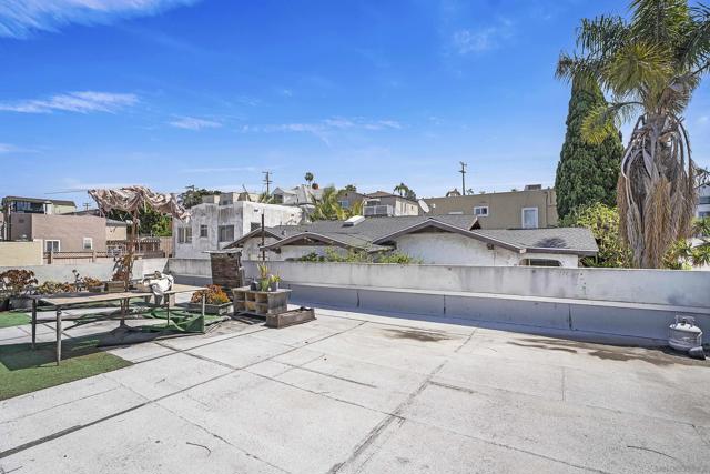 2311 State St, San Diego CA: https://media.crmls.org/mediaz/04533f50-4f68-4716-b7f1-6957ca53bf11.jpg