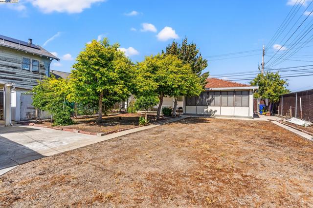 18289 Meekland Ave, Hayward CA: https://media.crmls.org/mediaz/0453a4bf-dcbe-409e-b6ce-877bd6345b17.jpg