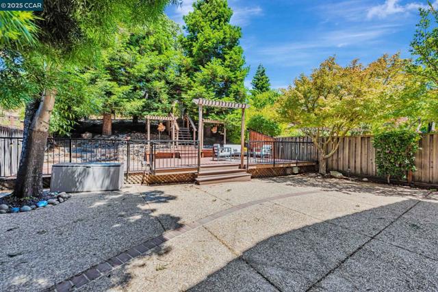 122 Claremont Crest Ct, San Ramon CA: https://media.crmls.org/mediaz/0453b210-e73b-4a0e-8997-400a00892283.jpg