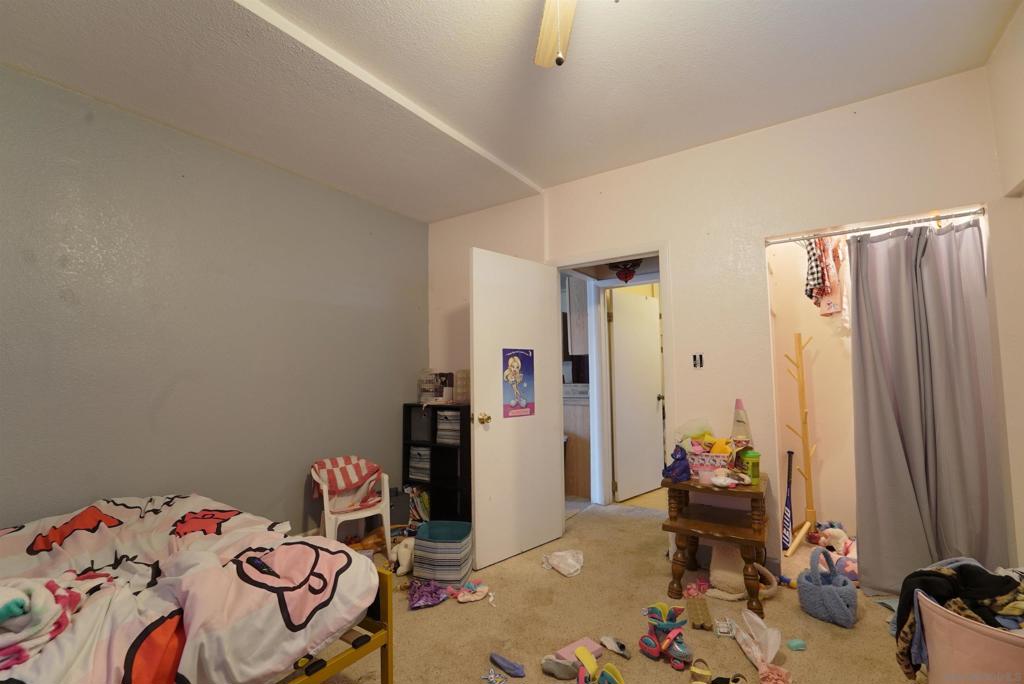 https://media.crmls.org/mediaz/0453cc1e-afab-4ec9-9a5e-8a9b4bed3313.jpg?preset=X-Large
