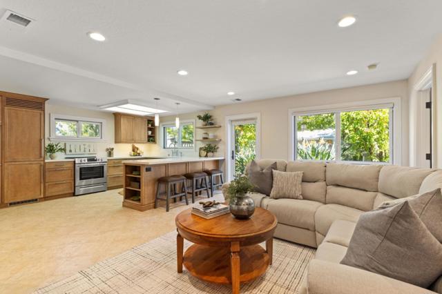 16541 Cypress Way, Los Gatos CA: https://media.crmls.org/mediaz/0453cd9c-6c77-49be-a271-9472f3678f23.jpg