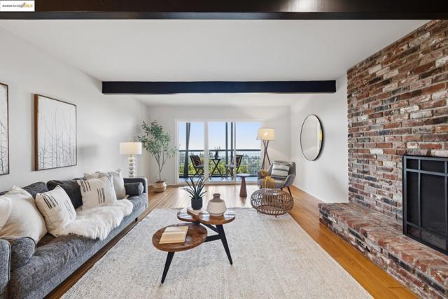 5920 Ascot Dr, Oakland CA: https://media.crmls.org/mediaz/0453d19a-9050-48dc-bce0-2d8840a36d3b.jpg