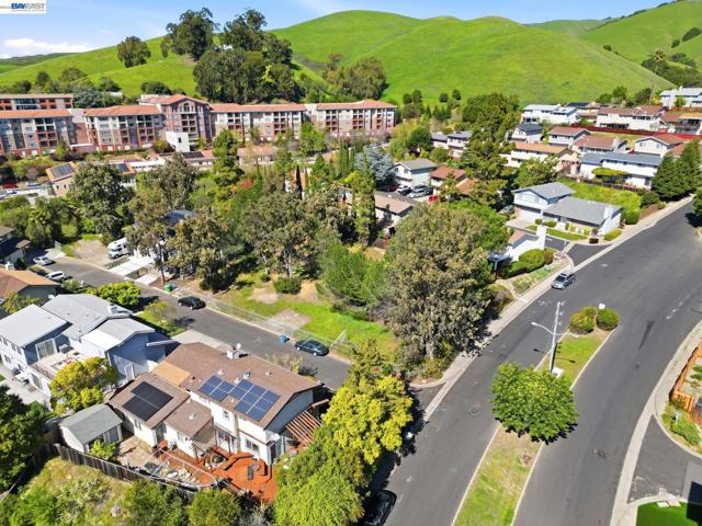 394 Appian Way, Union City CA: https://media.crmls.org/mediaz/0453e2d4-9d82-4f9e-8434-93cbc7ecaff3.jpg