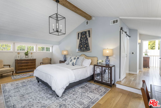 2205 Beverly Glen Place, Los Angeles CA: https://media.crmls.org/mediaz/04542cdb-a6bb-4571-9ca6-a69c6d38d770.jpg
