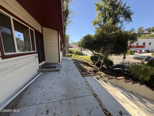 3384 Barham Boulevard, Los Angeles CA: https://media.crmls.org/mediaz/04542faf-5b1e-485e-9e09-c7073321ad00.jpg