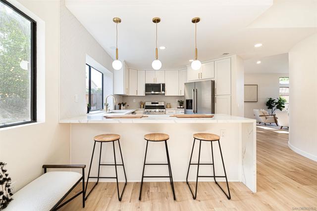 2064 White Birch Dr, Vista CA: https://media.crmls.org/mediaz/04548737-4779-441b-a40a-1a9df3d7e24e.jpg