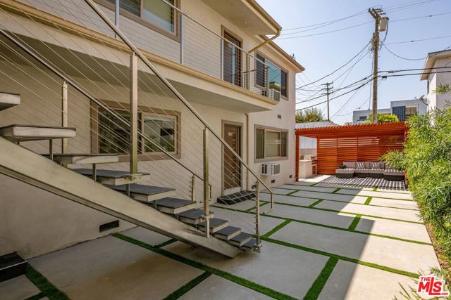 1553 S Saltair Avenue, Los Angeles CA: https://media.crmls.org/mediaz/0454e038-ab85-482d-b9c8-d81f38144ccc.jpg