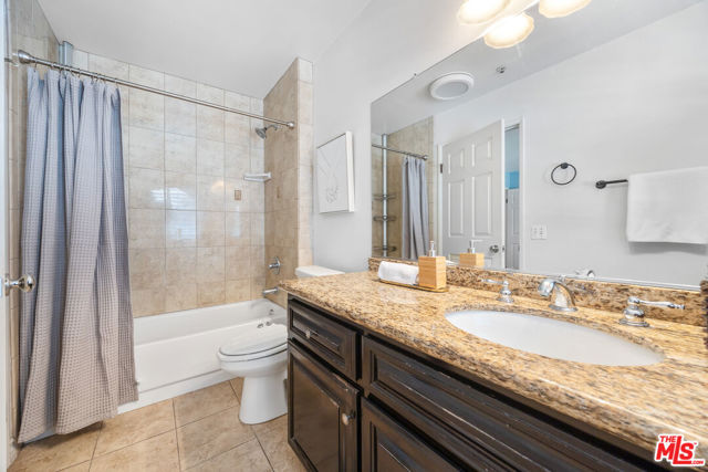 14365 Foothill Boulevard, Sylmar CA: https://media.crmls.org/mediaz/04555f58-30f6-4053-b7fc-cc6472eba17b.jpg