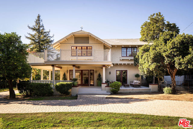 2107 Santa Rosa Avenue, Altadena CA: https://media.crmls.org/mediaz/04557b97-90ea-4341-bd9d-58e10a3d1ff8.jpg