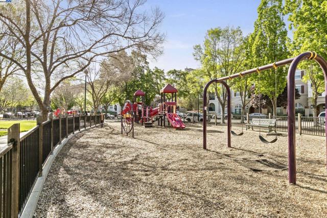 3275 Dublin Blvd, Dublin CA: https://media.crmls.org/mediaz/0455abe4-99c8-48fb-ba1c-b1b005b0c7fc.jpg
