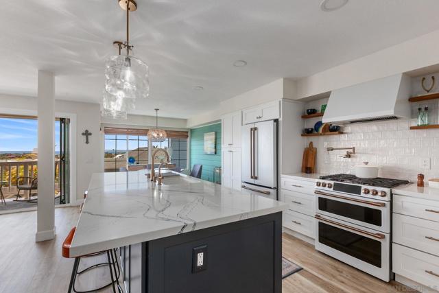 579 Hygeia Ave, Encinitas CA: https://media.crmls.org/mediaz/04564ea8-3d2c-4ede-98ca-50c5f89fb0d6.jpg