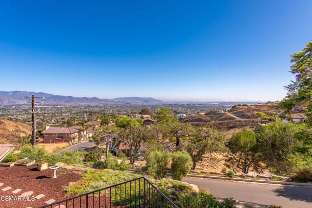 1140 San Clemente Way, Camarillo CA: https://media.crmls.org/mediaz/0456da46-3fa3-465b-86db-904b98a3c13c.jpg