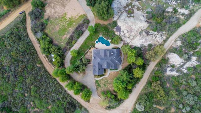 26691 Oak Trail Rd, Valley Center CA: https://media.crmls.org/mediaz/0456dfe6-10a2-42a9-a6cd-0f30ebe7d1eb.jpg