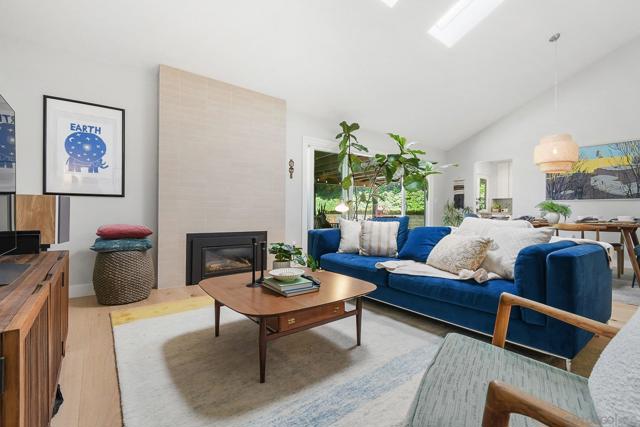 Image 7 of 33 For 3964 Calgary Ave