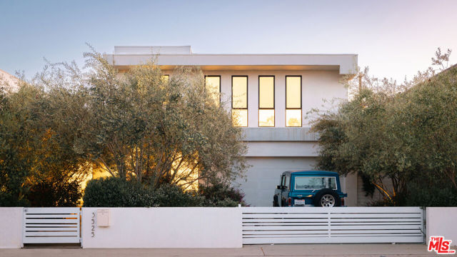 3525 Barry Avenue, Los Angeles CA: https://media.crmls.org/mediaz/04572480-c158-4d39-9bab-09b23e6dae8c.jpg