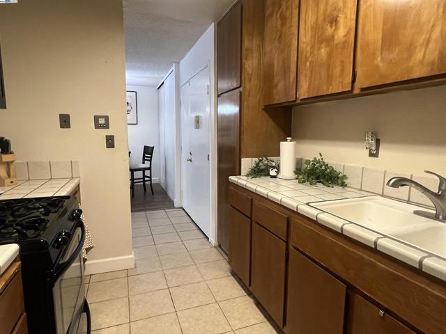2121 Vale Rd, San Pablo CA: https://media.crmls.org/mediaz/045767ef-37ca-4846-9dd1-1fbafc572804.jpg
