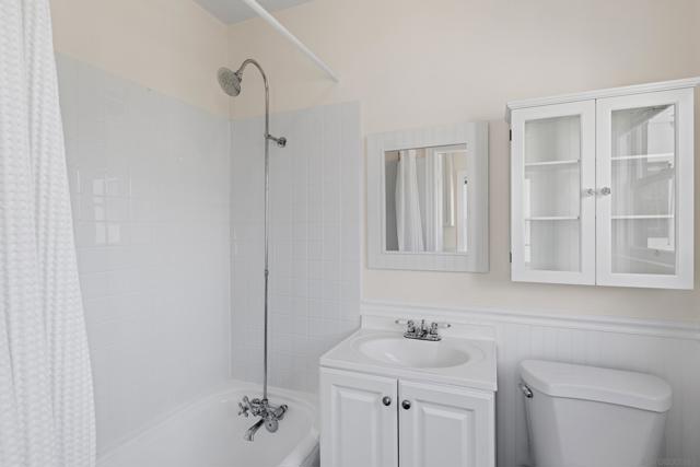 4374 Adams Ave, San Diego CA: https://media.crmls.org/mediaz/04577e00-439d-4edc-b944-3f16dfdcc419.jpg