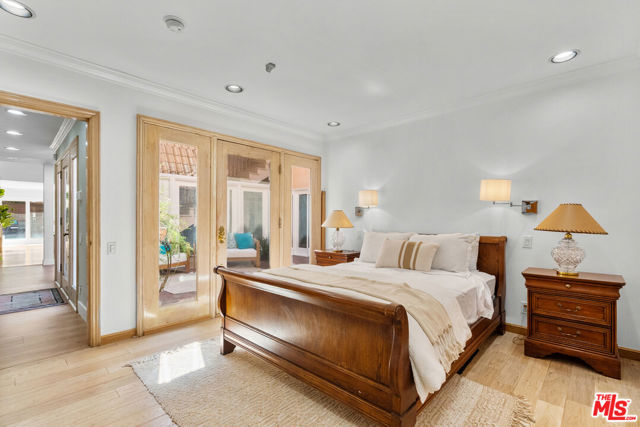 2103 N Hobart Boulevard, Los Angeles CA: https://media.crmls.org/mediaz/04577f1e-72c5-42e9-8acd-8028ee659309.jpg