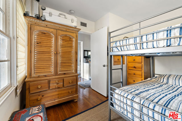 11419 Francis Place, Los Angeles CA: https://media.crmls.org/mediaz/04578736-9835-4efe-9fea-f00d8edd5fd3.jpg