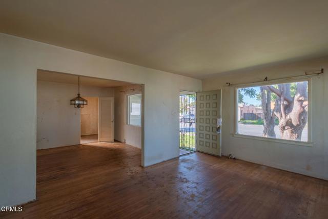 Detail Gallery Image 6 of 16 For 528 Howard St, Ventura,  CA 93003 - 3 Beds | 2 Baths
