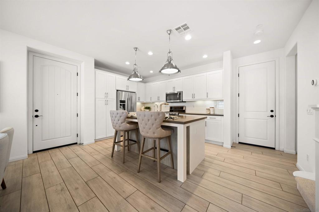 MLS #250027413SD img 6