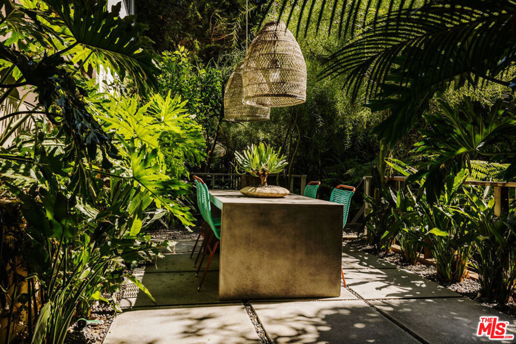 https://media.crmls.org/mediaz/0457b23b-9954-4a77-b9f8-e61851798e50.jpg?preset=X-Large