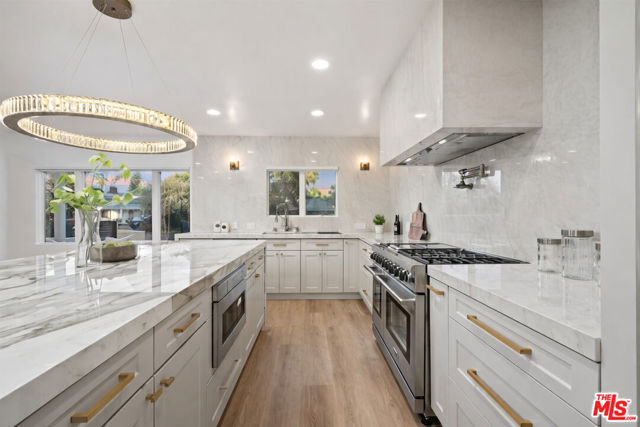 5439 Gentry Avenue, Valley Village CA: https://media.crmls.org/mediaz/0457cf4b-7d71-4bc3-a4d7-1540dfa232b4.jpg